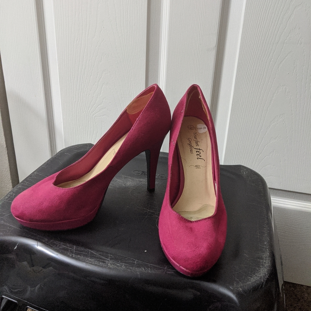 Pink heels, velvet